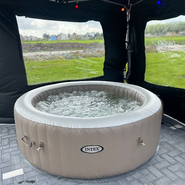 Jacuzzi, 3x3 tent met verlichting donderdag tot maandag